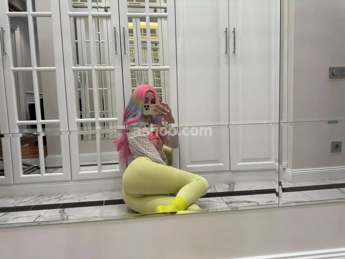 Проститутка возле метро: с кем можно отдохнуть без слов